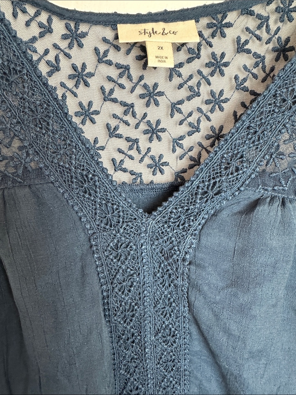 Style & Co. blue long sleeve V-neck tunic blouse with lace embroidery, size 2X - Picture 6 of 8